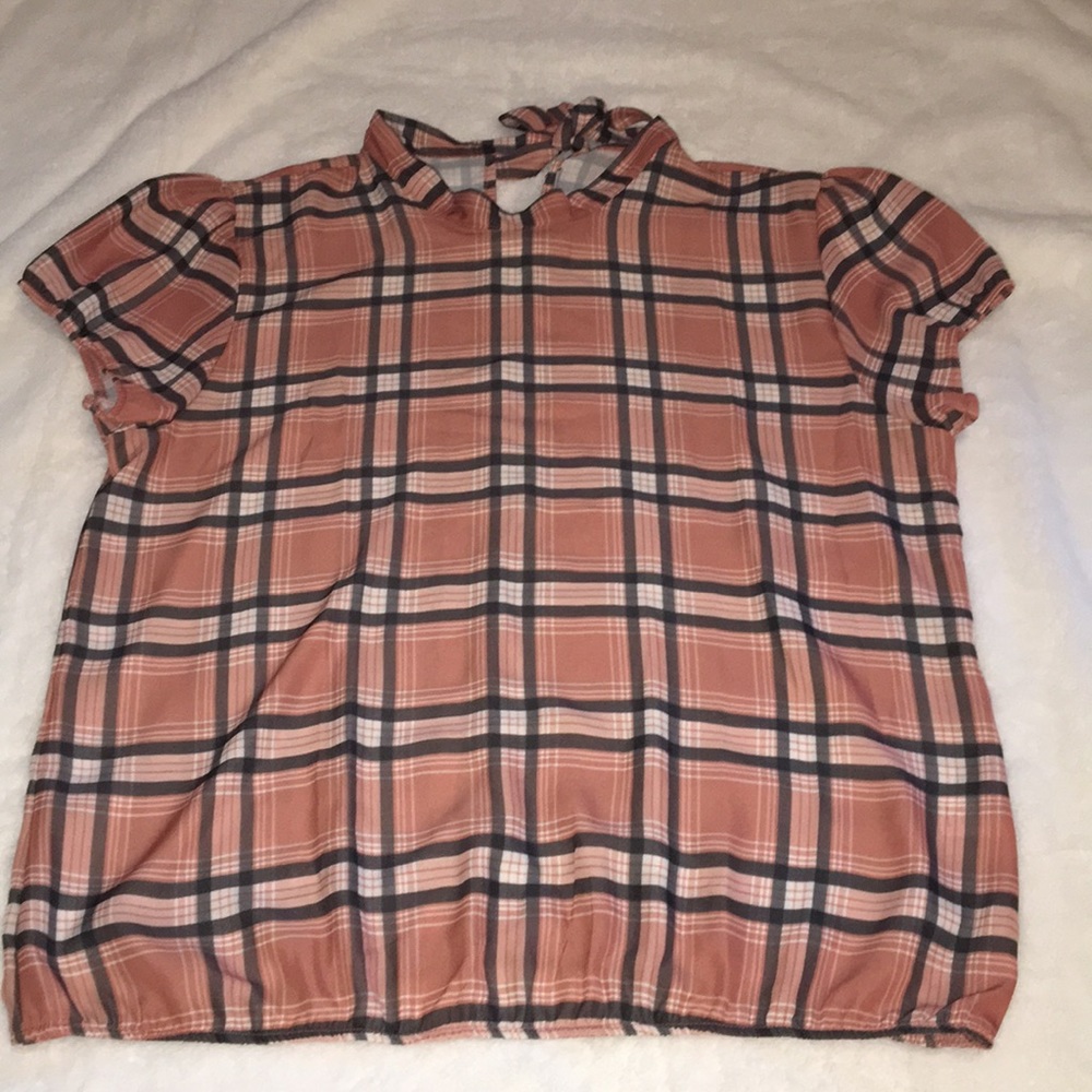 Short sleeve plaid top